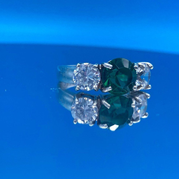 Vintage Sterling Silver and Cubic Zirconia Ring - Picture 3 of 10